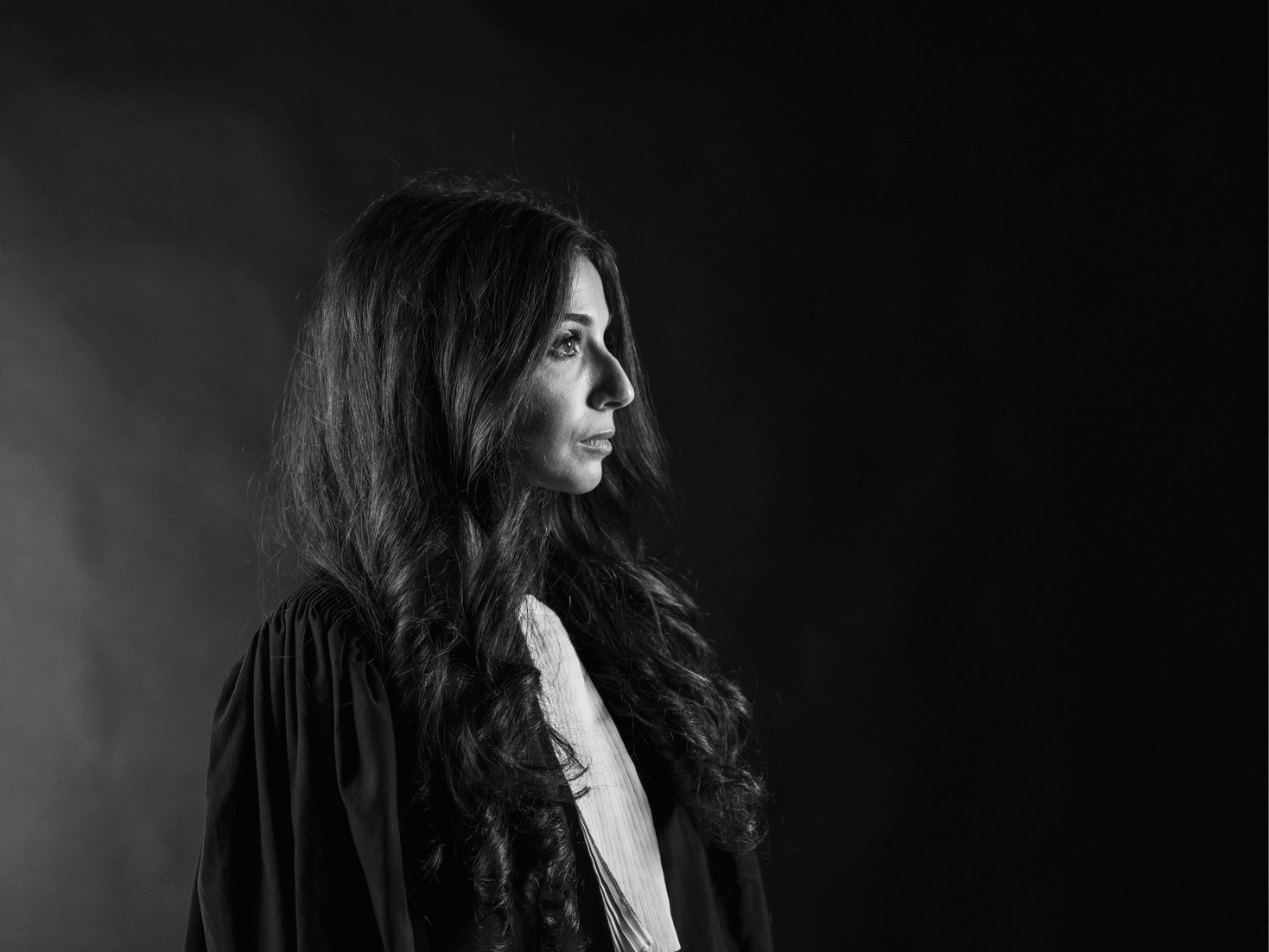 Laurène Hanna en robe d'avocat